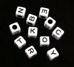 Bogstav perler med stort hul. 7 mm. 200 stk.