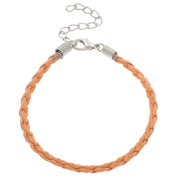 Armbånd af flettet kunstlæder. 20 cm. Orange