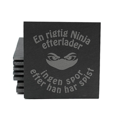 Skifer coaster - bordskåner. Med sjovt Ninja citat. 10 x 10 cm