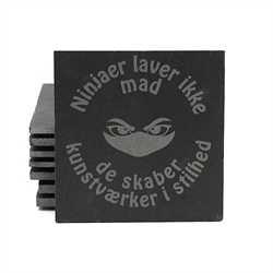 Skifer coaster - bordskåner. Med sjovt Ninja citat. 10 x 10 cm