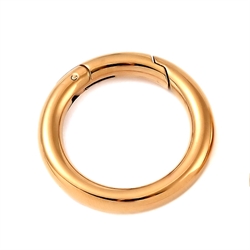Karabinhage med fjederlukke. 18k ION forgyldt stål. 28 mm