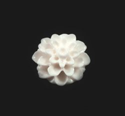 Resin cabochon. Dahlia. Off-white. 15 mm