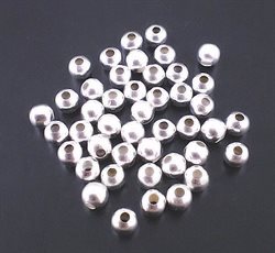 Perler af CCB. Sølvfarvet. 5 mm. 100 stk.