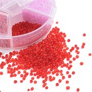 Seed beads sortiment. 2 mm i røde nuancer. Detaljer